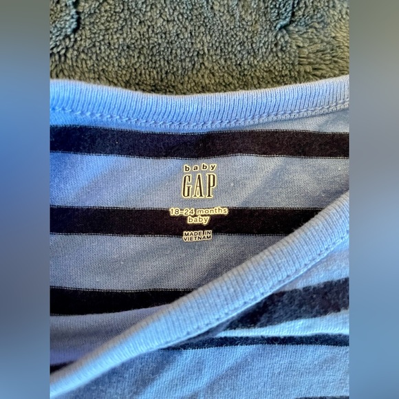 Bundle of 4 long sleeve onesies by baby GAP size 18-24M, one has stains - Picture 12 of 13